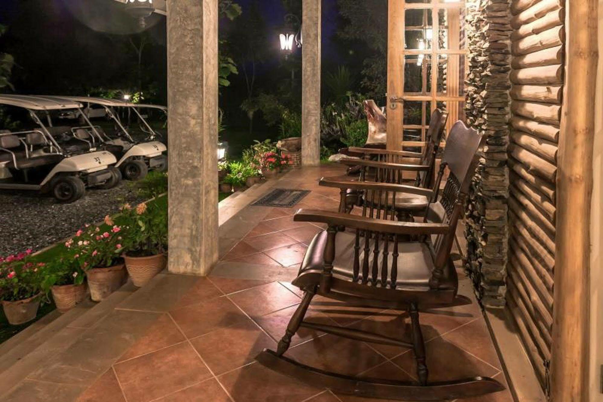 Phukumhom Khao Yai Hotel Wangkata Екстериор снимка