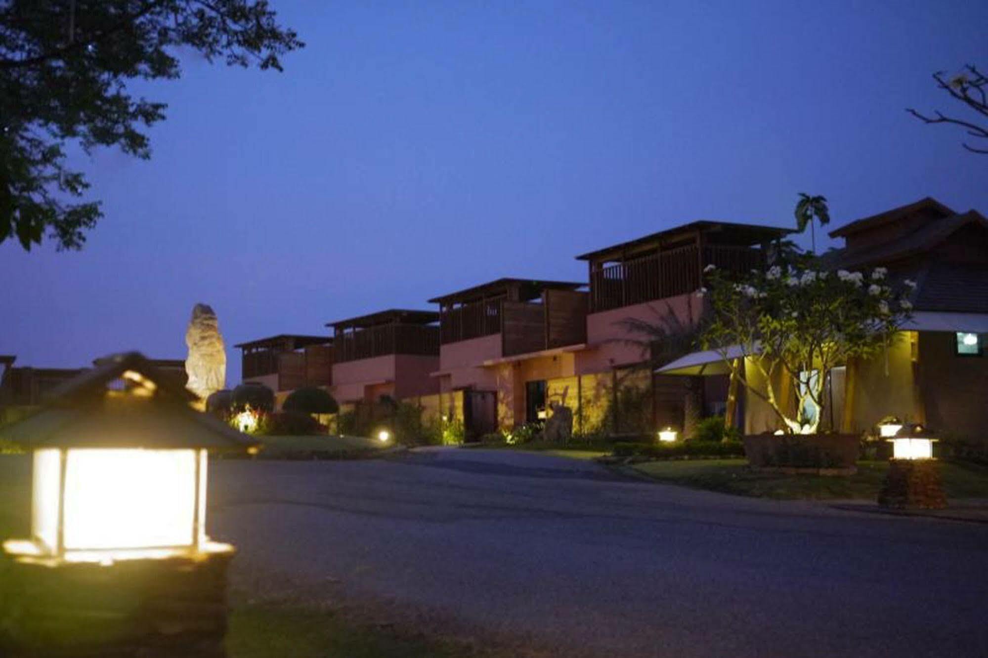 Phukumhom Khao Yai Hotel Wangkata Екстериор снимка