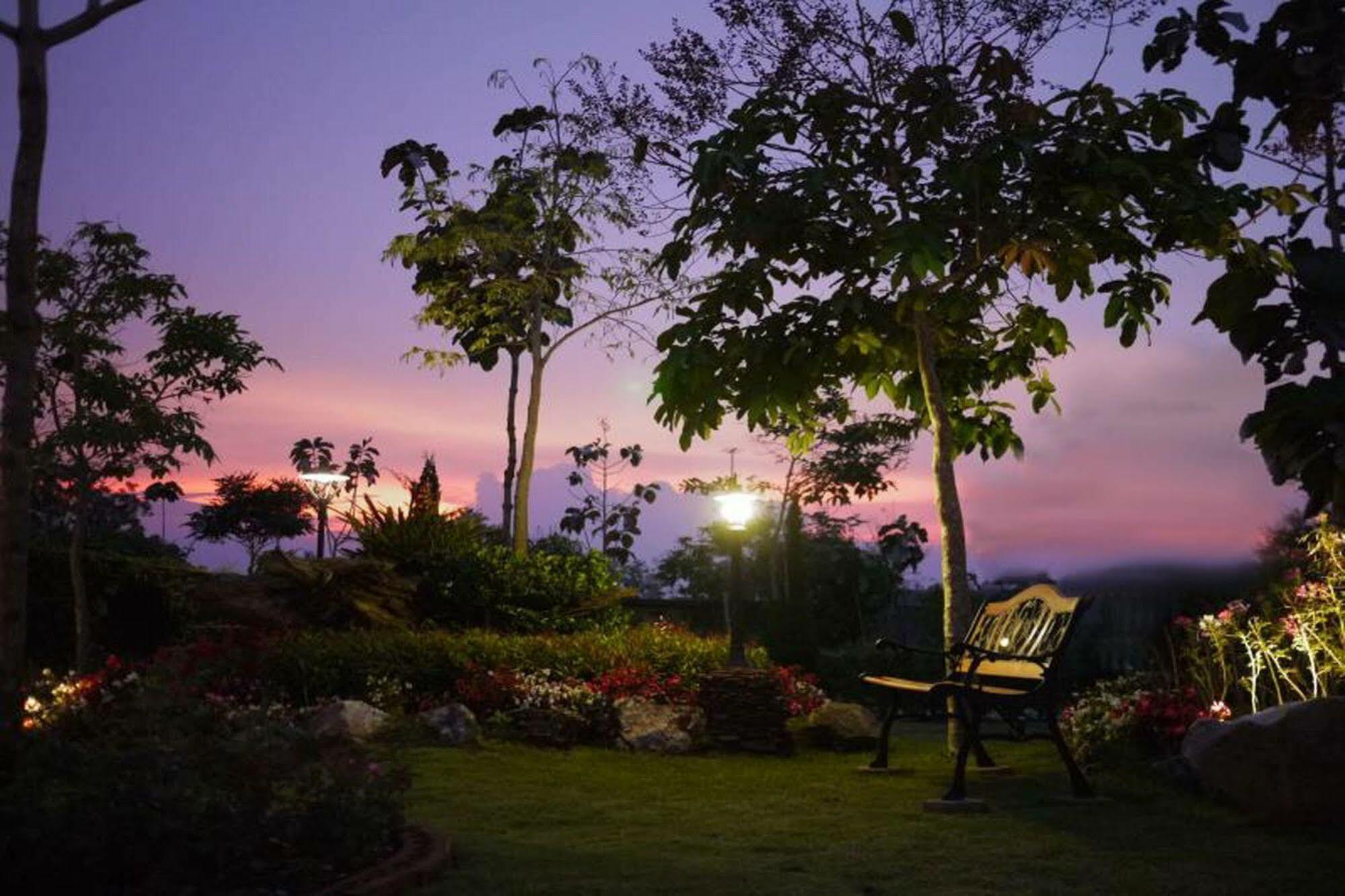 Phukumhom Khao Yai Hotel Wangkata Екстериор снимка